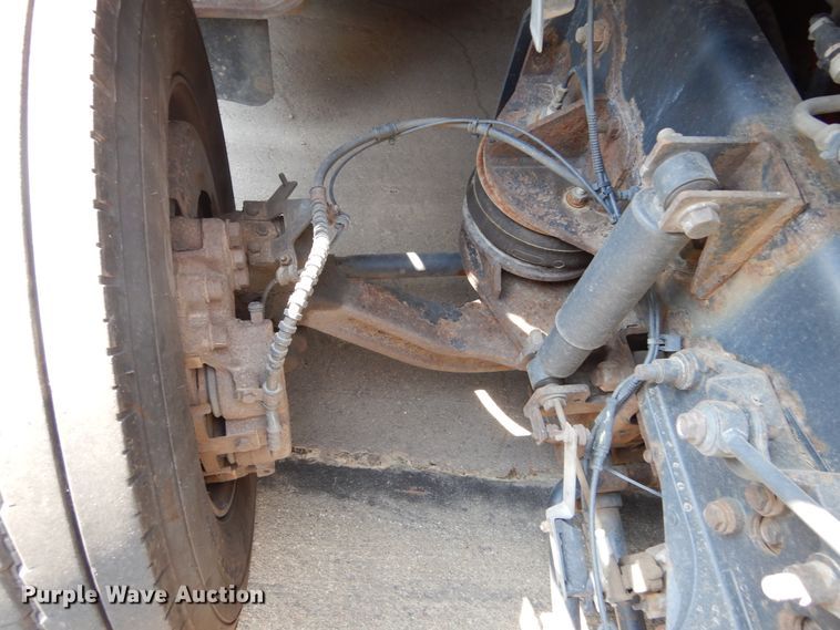 image for item KV9132 2010 Ford F650  shuttle bus