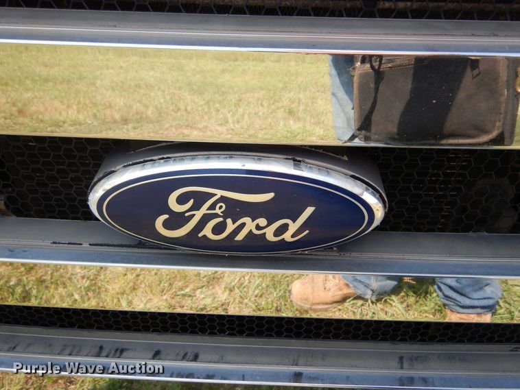 image for item KV9132 2010 Ford F650  shuttle bus