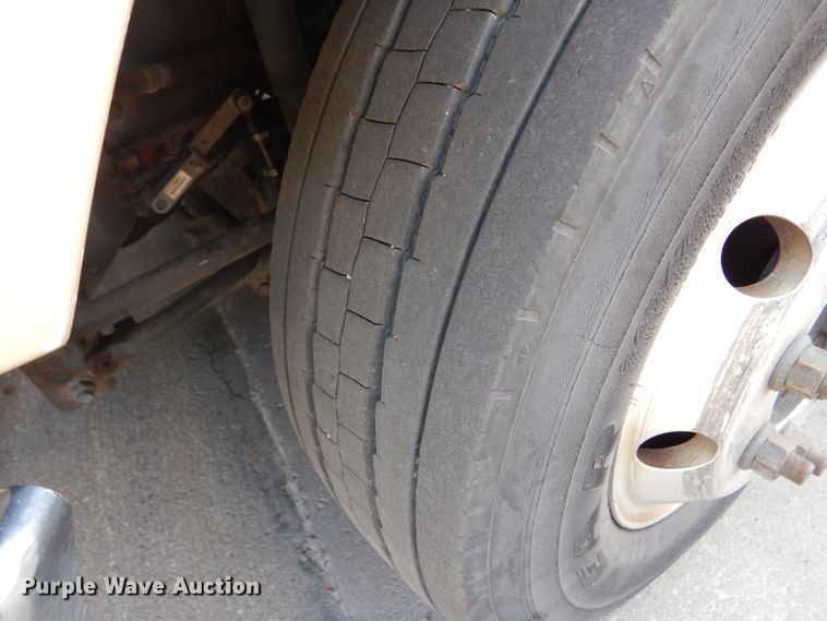 image for item KV9132 2010 Ford F650  shuttle bus