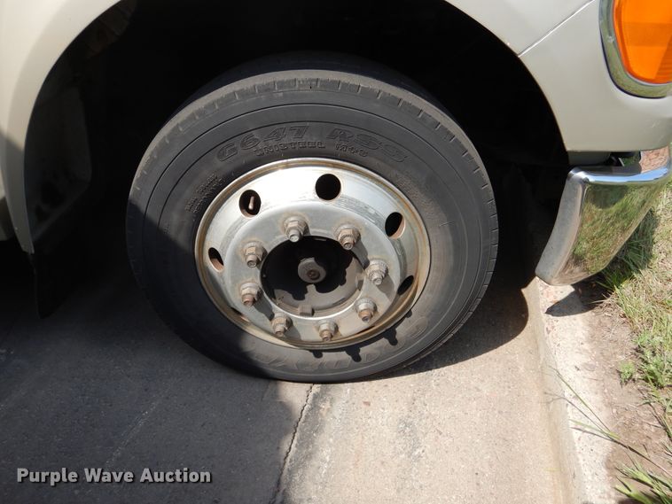 image for item KV9132 2010 Ford F650  shuttle bus