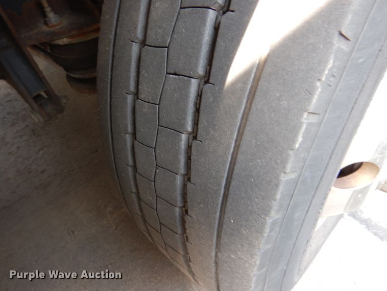 image for item KV9132 2010 Ford F650  shuttle bus