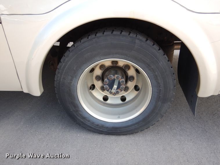 image for item KV9132 2010 Ford F650  shuttle bus