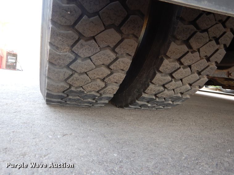 image for item KV9132 2010 Ford F650  shuttle bus