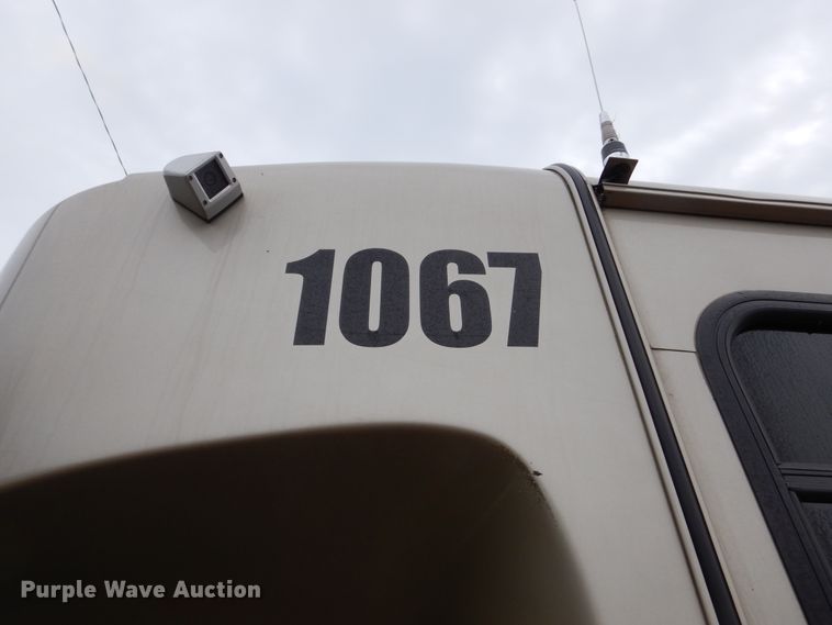 image for item KV9132 2010 Ford F650  shuttle bus