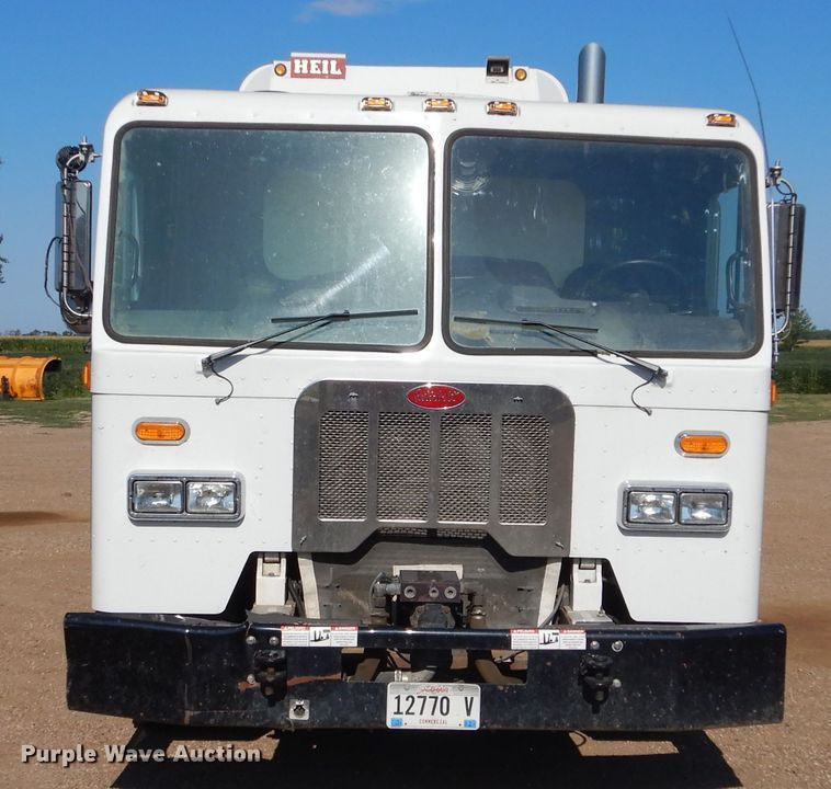 image for item KV9219 2014 Peterbilt 320  refuse truck