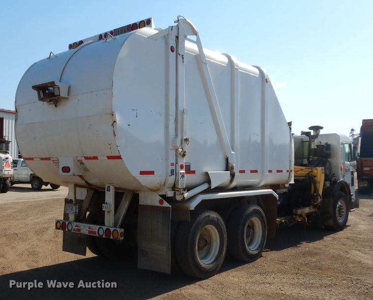 image for item KV9219 2014 Peterbilt 320  refuse truck