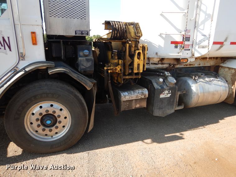 image for item KV9219 2014 Peterbilt 320  refuse truck