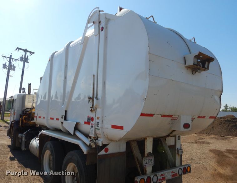 image for item KV9219 2014 Peterbilt 320  refuse truck