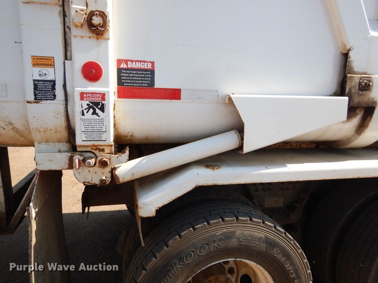 image for item KV9219 2014 Peterbilt 320  refuse truck