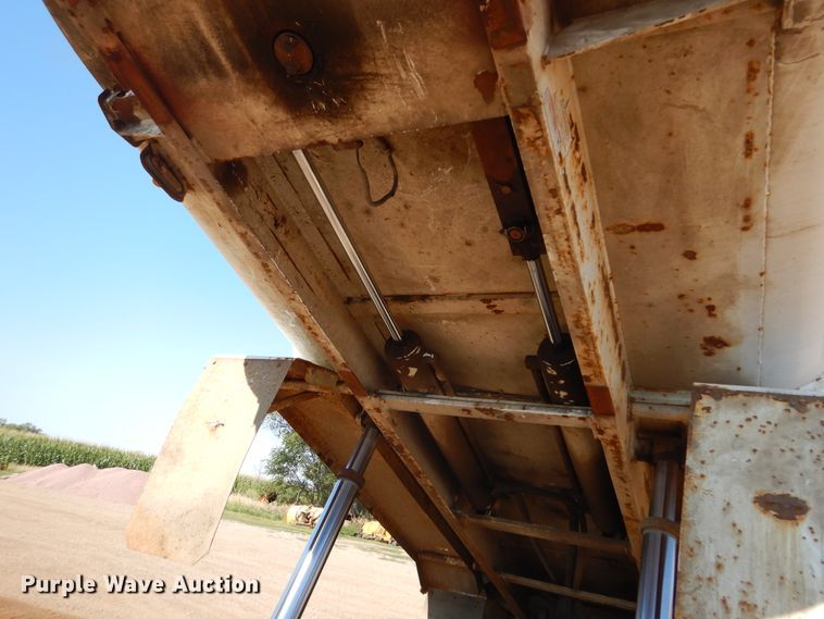 image for item KV9219 2014 Peterbilt 320  refuse truck