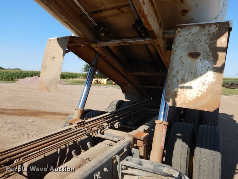 image for item KV9219 2014 Peterbilt 320  refuse truck