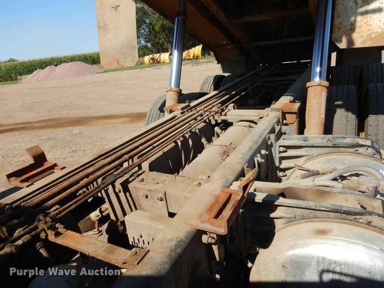 image for item KV9219 2014 Peterbilt 320  refuse truck