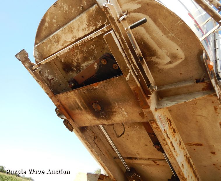 image for item KV9219 2014 Peterbilt 320  refuse truck