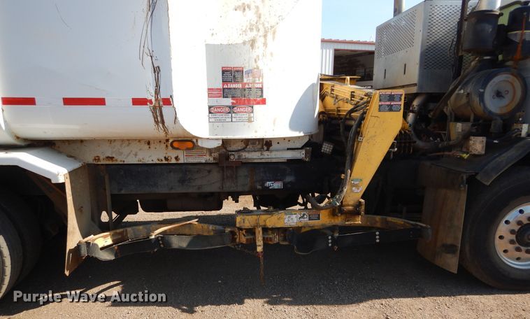 image for item KV9219 2014 Peterbilt 320  refuse truck