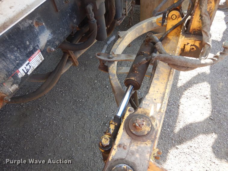 image for item KV9219 2014 Peterbilt 320  refuse truck