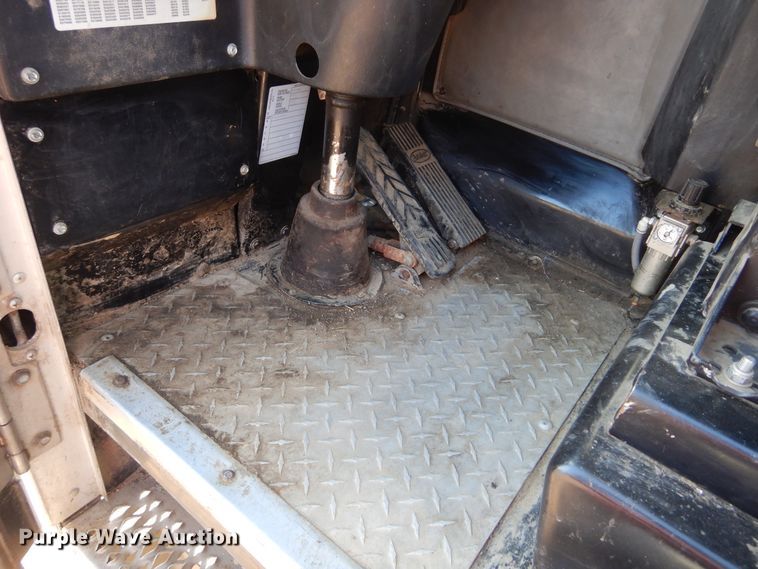 image for item KV9219 2014 Peterbilt 320  refuse truck