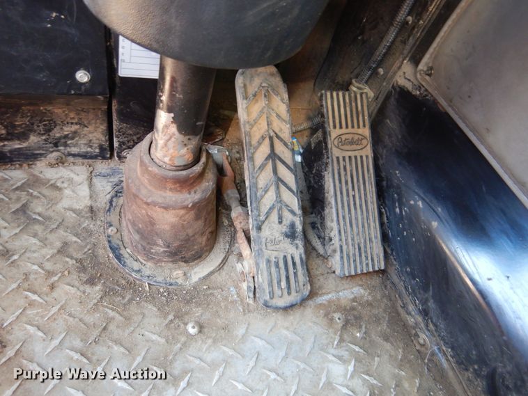 image for item KV9219 2014 Peterbilt 320  refuse truck