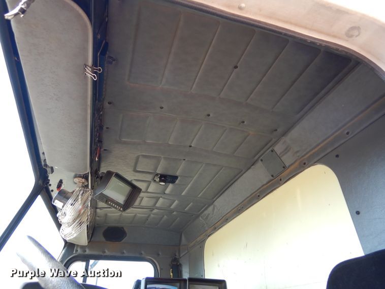 image for item KV9219 2014 Peterbilt 320  refuse truck