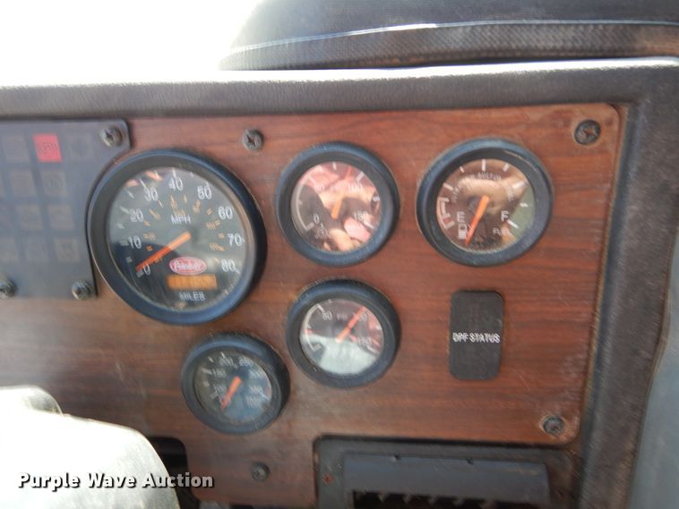 image for item KV9219 2014 Peterbilt 320  refuse truck