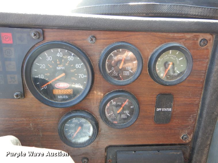 image for item KV9219 2014 Peterbilt 320  refuse truck