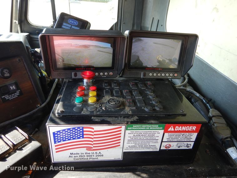 image for item KV9219 2014 Peterbilt 320  refuse truck