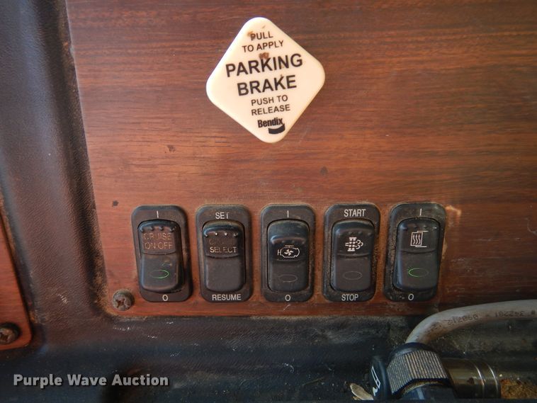 image for item KV9219 2014 Peterbilt 320  refuse truck