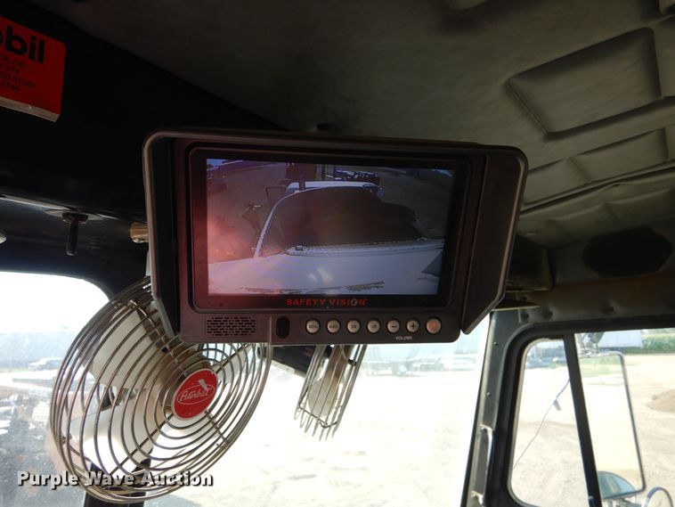 image for item KV9219 2014 Peterbilt 320  refuse truck