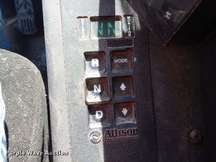 image for item KV9219 2014 Peterbilt 320  refuse truck