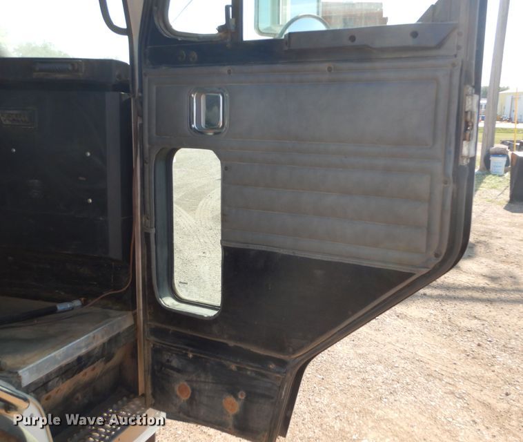 image for item KV9219 2014 Peterbilt 320  refuse truck