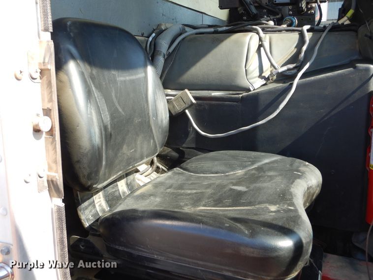 image for item KV9219 2014 Peterbilt 320  refuse truck