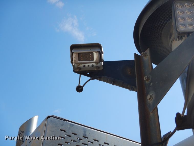 image for item KV9219 2014 Peterbilt 320  refuse truck