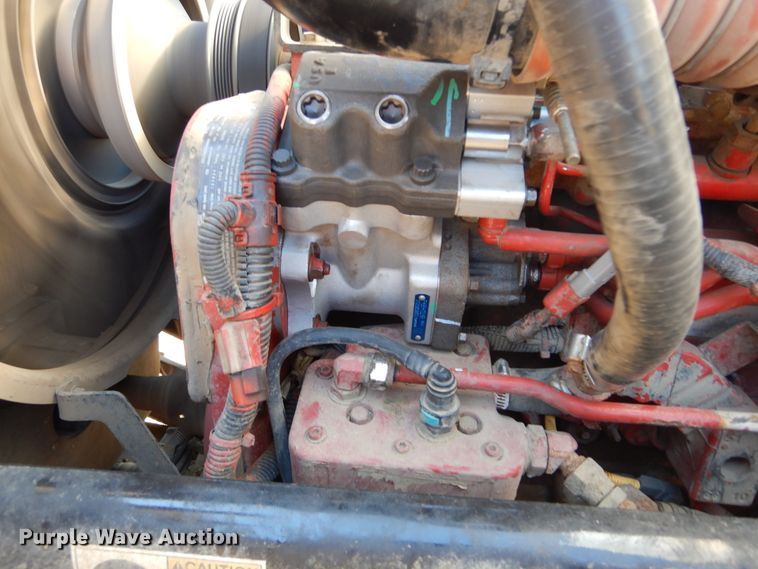 image for item KV9219 2014 Peterbilt 320  refuse truck