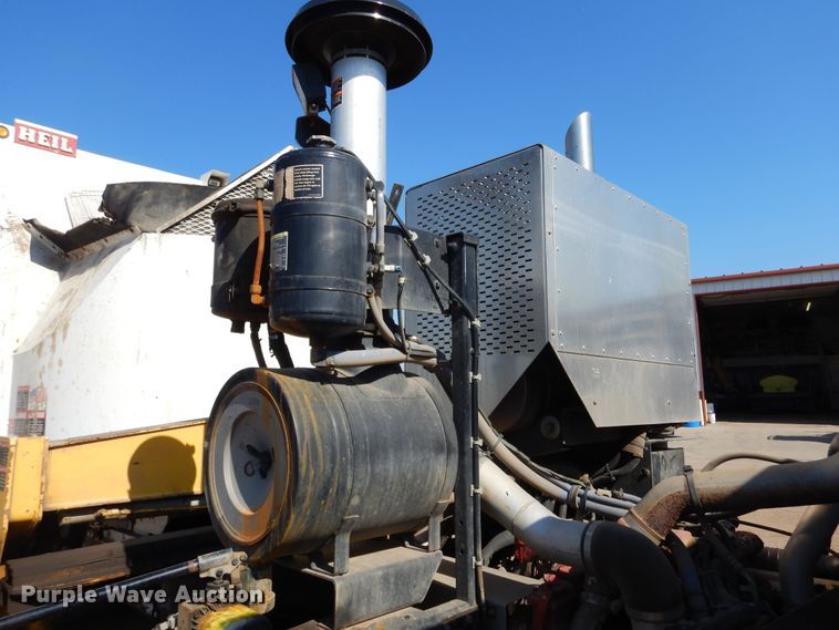 image for item KV9219 2014 Peterbilt 320  refuse truck