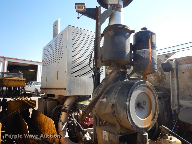 image for item KV9219 2014 Peterbilt 320  refuse truck