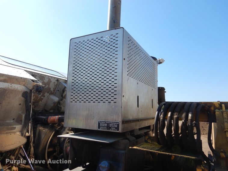 image for item KV9219 2014 Peterbilt 320  refuse truck