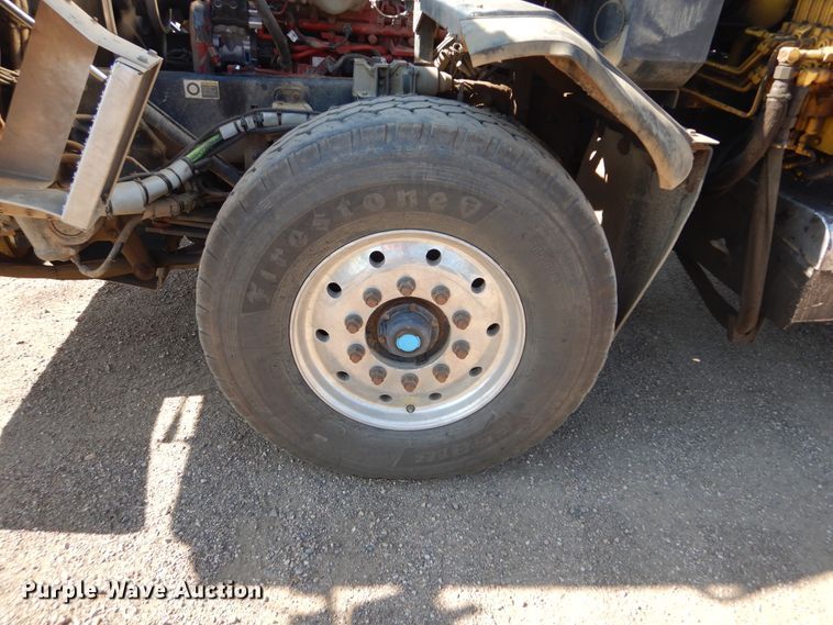 image for item KV9219 2014 Peterbilt 320  refuse truck