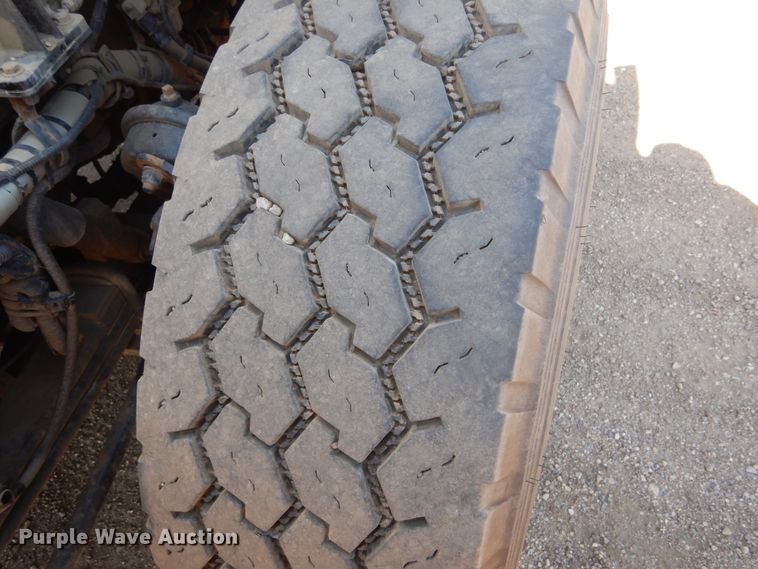 image for item KV9219 2014 Peterbilt 320  refuse truck