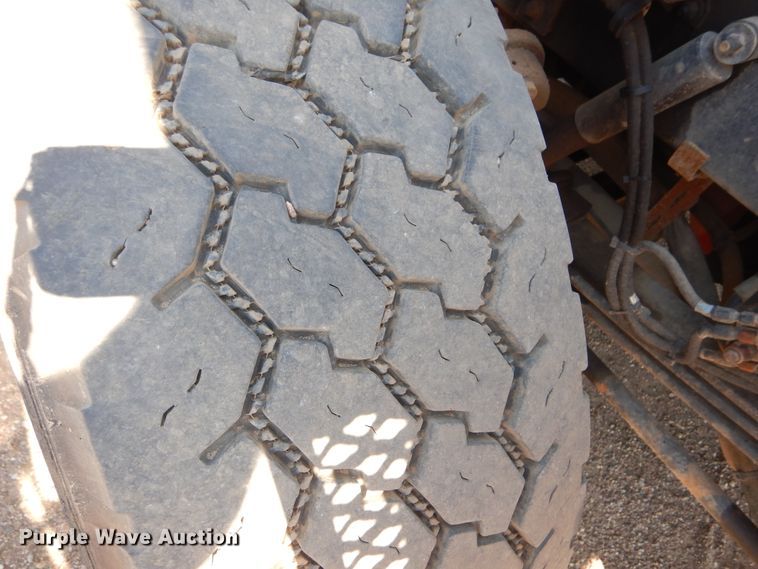 image for item KV9219 2014 Peterbilt 320  refuse truck