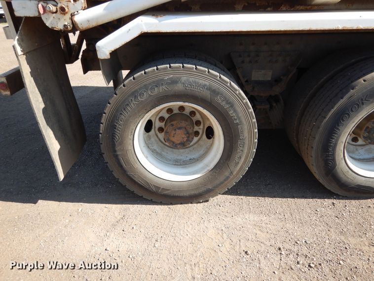 image for item KV9219 2014 Peterbilt 320  refuse truck