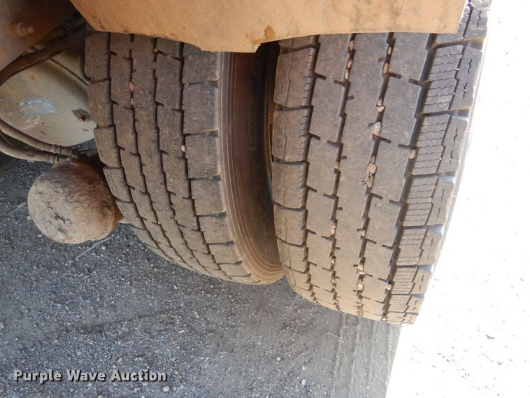 image for item KV9219 2014 Peterbilt 320  refuse truck