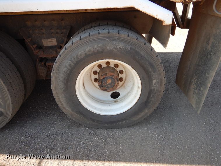 image for item KV9219 2014 Peterbilt 320  refuse truck