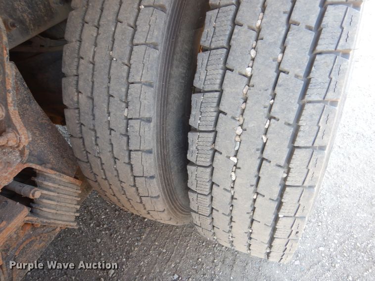 image for item KV9219 2014 Peterbilt 320  refuse truck