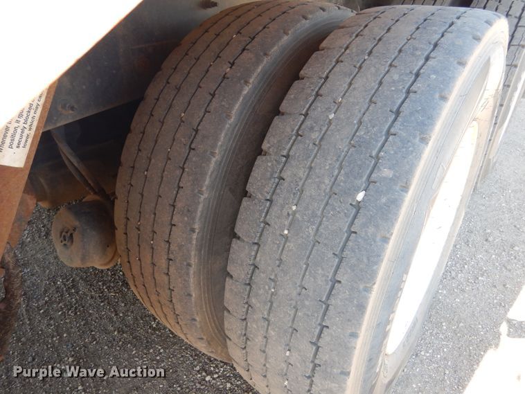 image for item KV9219 2014 Peterbilt 320  refuse truck