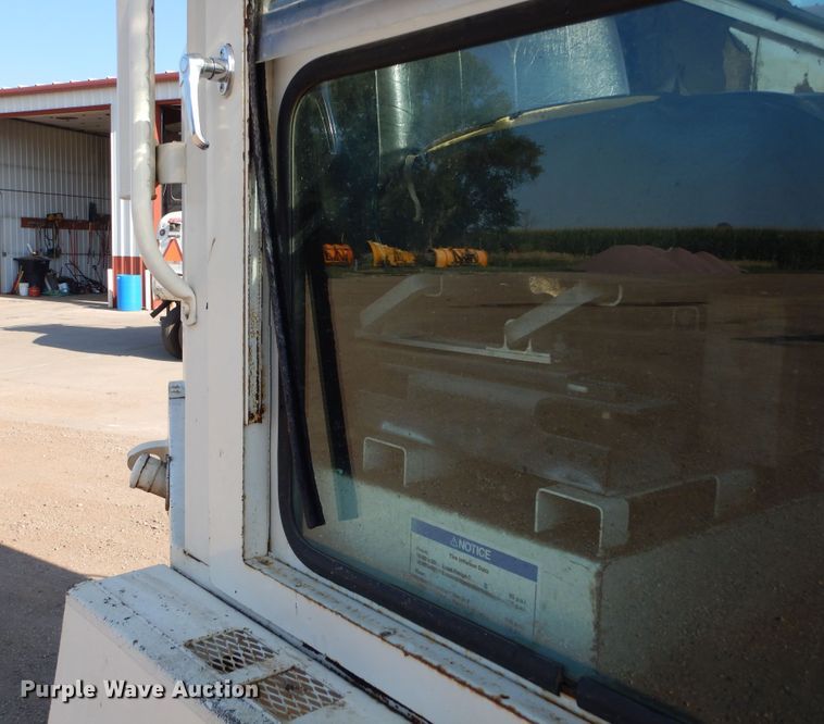 image for item KV9220 1992 Elgin Pelican Series P  sweeper