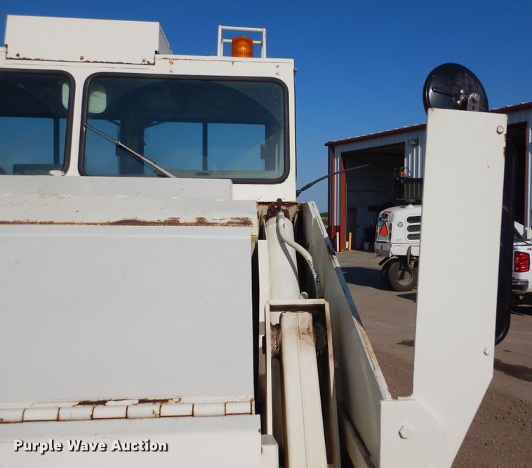 image for item KV9220 1992 Elgin Pelican Series P  sweeper