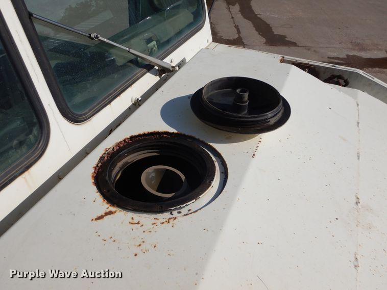 image for item KV9220 1992 Elgin Pelican Series P  sweeper