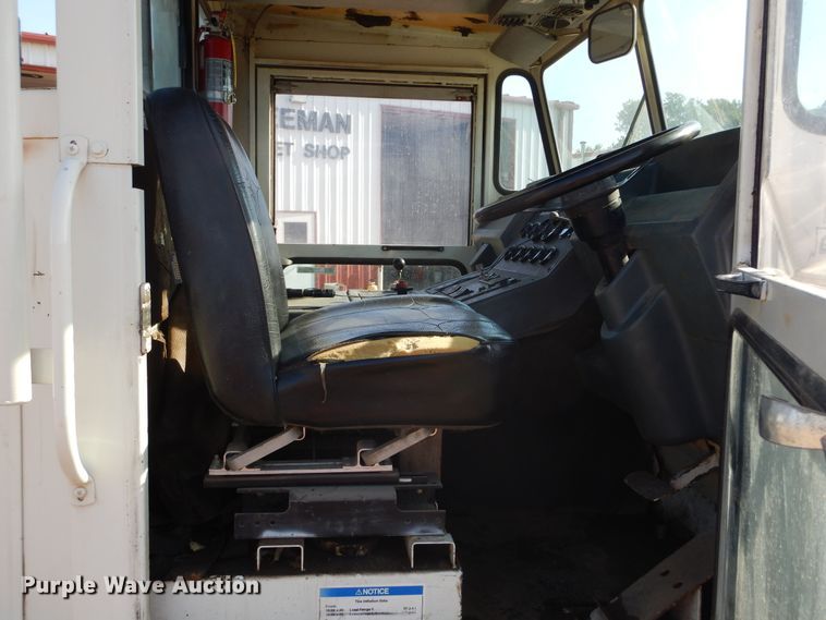 image for item KV9220 1992 Elgin Pelican Series P  sweeper