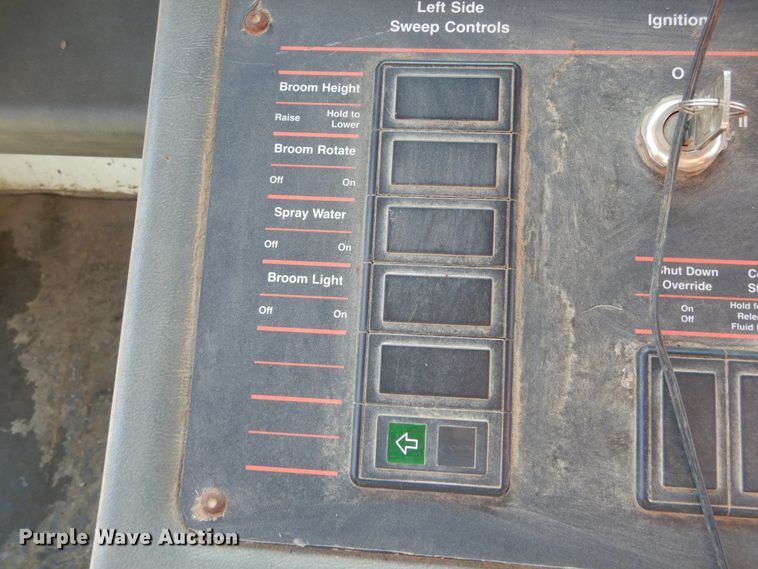 image for item KV9220 1992 Elgin Pelican Series P  sweeper