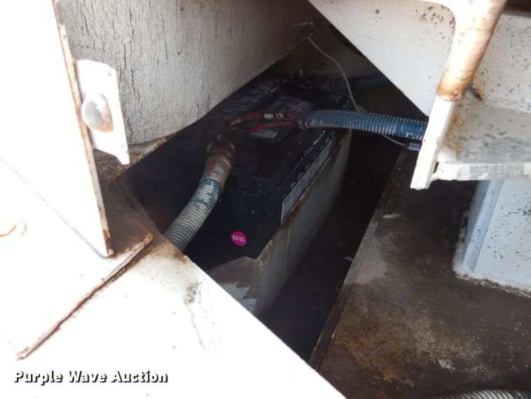 image for item KV9220 1992 Elgin Pelican Series P  sweeper