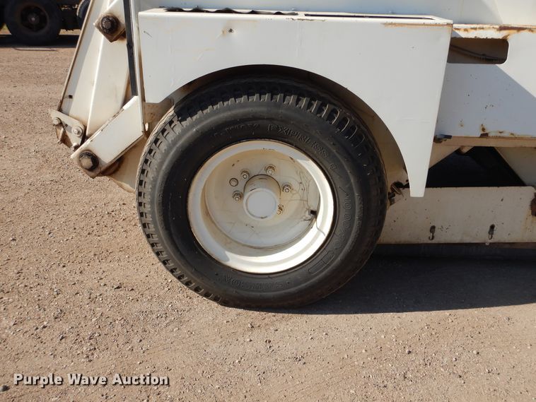 image for item KV9220 1992 Elgin Pelican Series P  sweeper